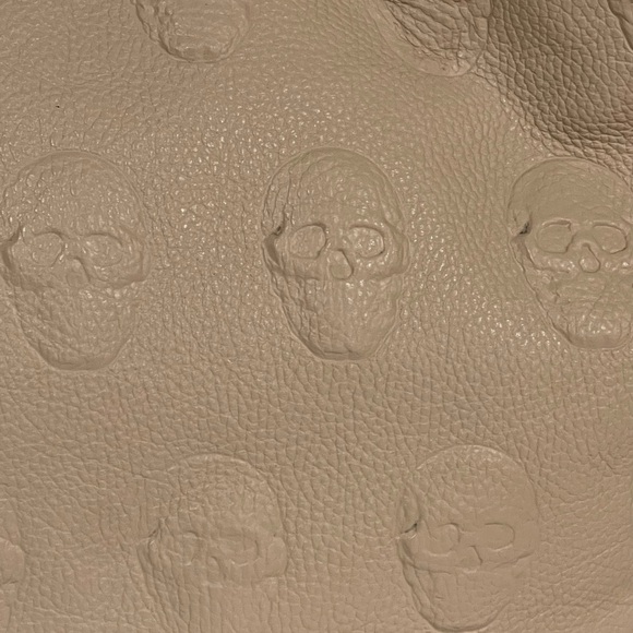 IO Pelle Italia Antonio Cristiano Latte Leather 3D Skull Weekender Tote Handbag - Picture 2 of 5